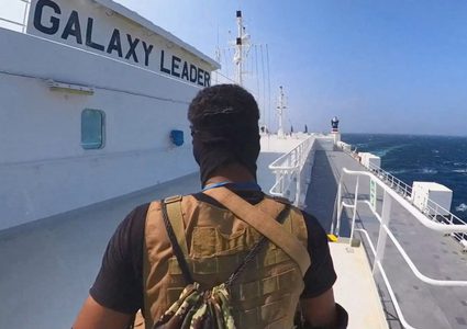 حصيلة الهجمات الحوثية على السفن التجارية في البحر الأحمر