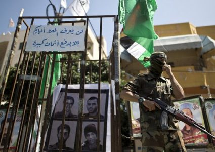 إذاعة جيش الاحتلال: مسؤول كبير زار القاهرة لبحث صفقة تبادل للأسرى