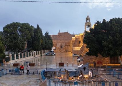 بيت لحم.. الطوائف المسيحية تلغي احتفالاتها وتطلق وقفة "الميلاد تحت الأنقاض"