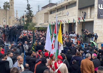 الفلسطينيون المسيحيون يحيون أعياد الميلاد في بيت لحم، بفعاليات جماهيرية مساندة لغزة ومنددة بمجازر الاحتلال.