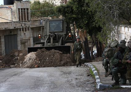 الاحتلال يواصل اقتحام برقة ويغلق جميع مداخلها