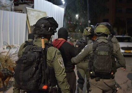 قوات الاحتلال تعتدي بالضرب على شاب من بلدة عبوين