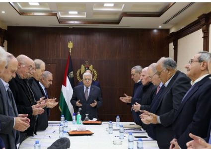 المنظمة ترفض أي حديث أو مبادرة حول إدارة الضفة وغزة بعيدا عنها