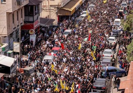 جماهير غفيرة تشيع جثامين 6 شهداء من مخيم نور شمس