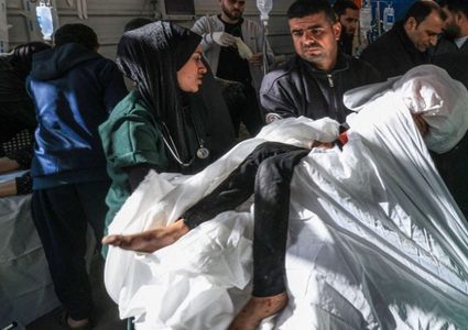 استشهاد 18 مواطنًا في قصف إسرائيلي أمام مستشفى الأمل في خان يونس