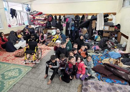 صور من مدارس الايواء داخل مخيم البريج