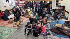 صور من مدارس الايواء داخل مخيم البريج