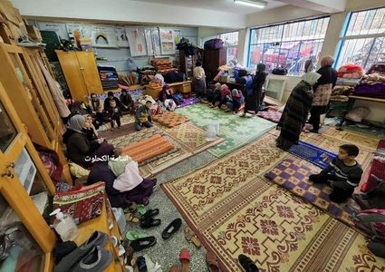 صور من مدارس الايواء داخل مخيم البريج