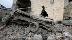 3 شهداء بينهم امرأة في غارة اسرائيلية على بنت جبيل جنوب لبنان