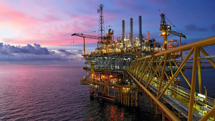 مصافي النفط الهندية تبحث عن بدائل مع تصاعد التوتر في البحر الأحمر