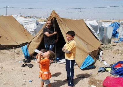 نجاة عائلة بعد أن سكب مستعمرون "ماء نار" على خيمتها شرق بيت لحم