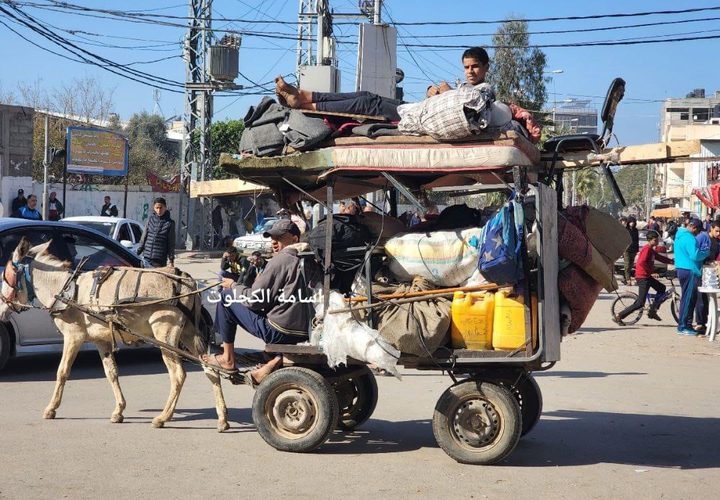 نزوح أعداد كبيرة من المواطنين بسبب القصف المتواصل على مناطق شرق قطاع غزة