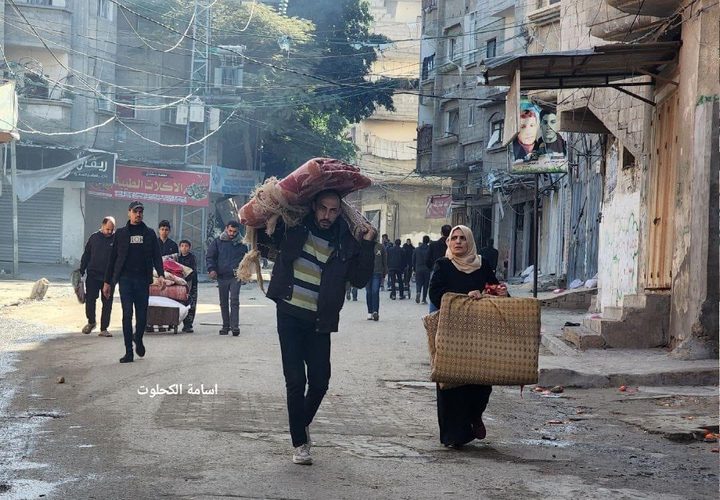 نزوح أعداد كبيرة من المواطنين بسبب القصف المتواصل على مناطق شرق قطاع غزة