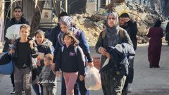 نزوح أعداد كبيرة من المواطنين بسبب القصف المتواصل على مناطق شرق قطاع غزة