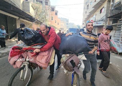 نزوح أعداد كبيرة من المواطنين بسبب القصف المتواصل على مناطق شرق قطاع غزة