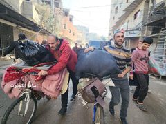 نزوح أعداد كبيرة من المواطنين بسبب القصف المتواصل على مناطق شرق قطاع غزة