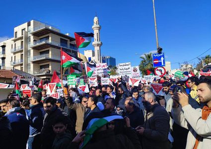 آلاف الأردنيين يشاركون في مسيرات دعما لشعبنا ورفضا للعدوان عليه