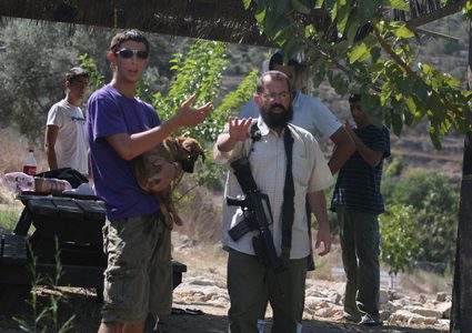 مستوطنون يقتحمون نبع قريوت جنوب نابلس