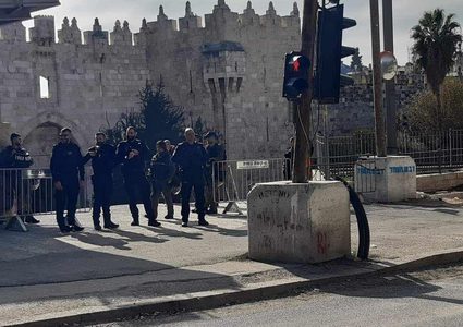 الاحتلال ينشر حواجز في محيط البلدة القديمة بالقدس لمنع وصول المصلين للأقصى