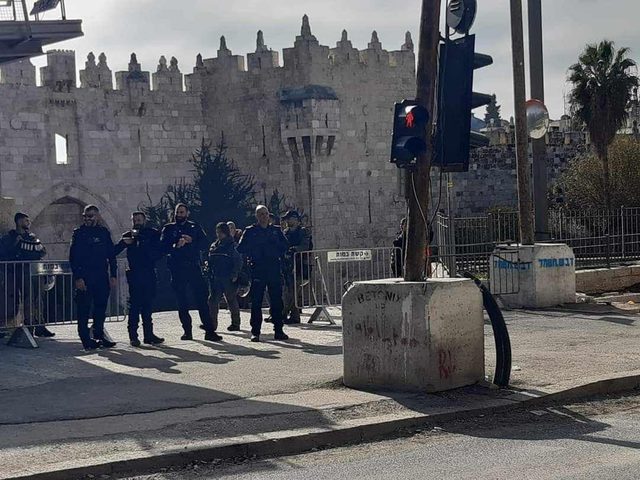 الاحتلال ينشر حواجز في محيط البلدة القديمة بالقدس لمنع وصول المصلين للأقصى