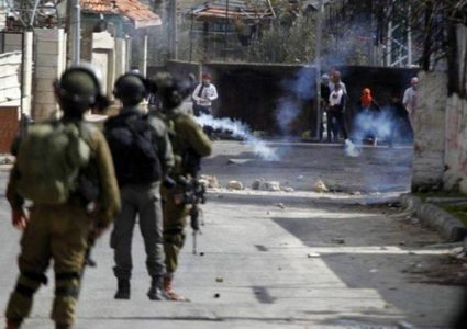 إصابة مواطن خلال اقتحام الاحتلال مخيم قلنديا شمال القدس