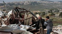 مستوطنون يهدمون غرفة زراعية في سرطة غرب سلفيت