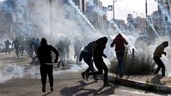 إصابات بالاختناق إثر اعتداء الاحتلال على المواطنين عند مدخل الخليل