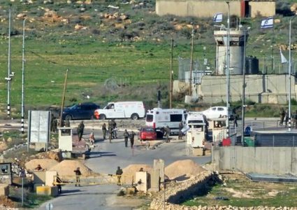 جنود الاحتلال يعتدون وينكلون بعمال في محطة للوقود بمخيم الفوار