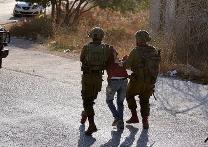 الاحتلال يعتقل 16 مواطنا من الضفة غالبيتهم من مخيم نور شمس