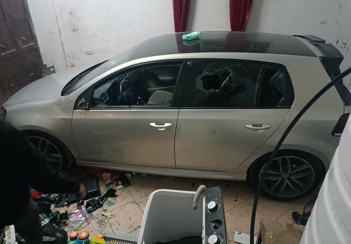 الاحتلال يعيث خرابًا بمنازل اقتحمها في مخيم الفوار جنوب الخليل