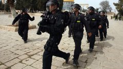 عشرات المستوطنين يقتحمون المسجد الاقصى