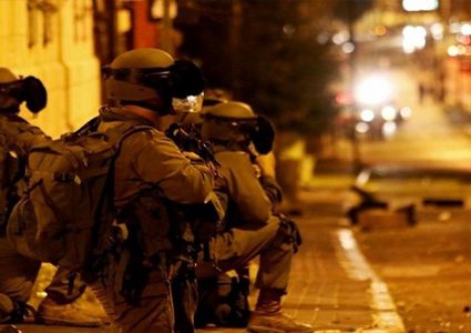 الاحتلال يعتقل 13 مواطنا بينهم سيدة ويستدعي آخرين في قطنة شمال غرب القدس