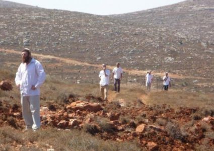 مستوطنون يمنعون المواطنين من حراثة أراضيهم جنوب شرق طوباس