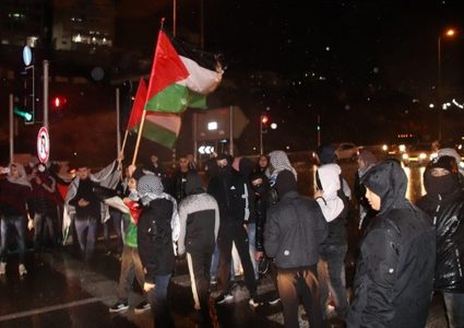 إصابات بالاختناق خلال قمع الاحتلال تظاهرة سلمية في مخيم العروب