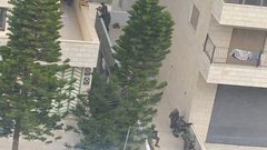 "مستعربون" يقتحمون حي المخفية في نابلس ويحاصرون بناية سكنية