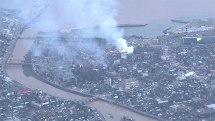 حرائق في مدينة واجيما اليابانية جرّاء الزلزال