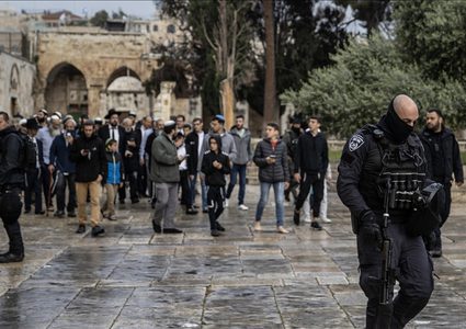 عشرات المستوطنين يقتحمون المسجد الأقصى