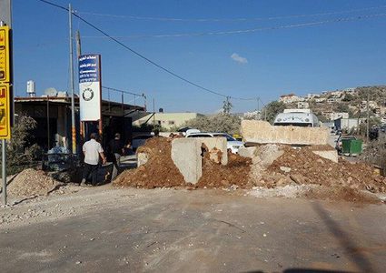 الاحتلال يغلق أحد أحياء جبل المكبر بالقدس و يعتقل عددا من المواطنين