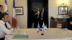 ماكرون أبلغ غانتس بضرورة تجنب التصعيد "خاصة في لبنان"