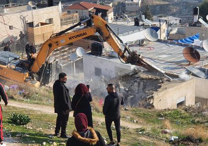 إصابات واعتقالات خلال اقتحام الاحتلال بلدة جبل المكبر في القدس لهدم منزل