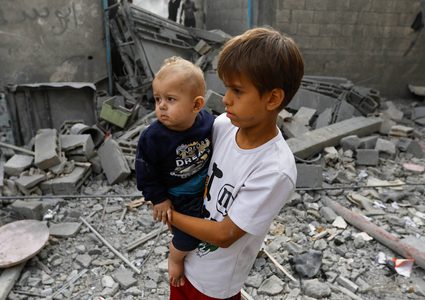 مركز "شمس" يحذر من التبعات والمخاطر النفسية على الأطفال نتيجة العدوان على غزة