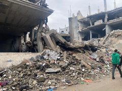 آثار الدمار الذي خلّفه عدوان الاحتلال المستمر على شارعي النزهة و القدس في جباليا البلد شمال القطاع