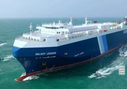 تحويل مسارات السفن في البحر الأحمر يرفع سعر الشحن