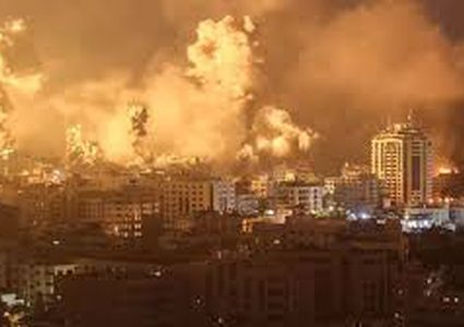 16 شهيدا في قصف إسرائيلي على مدرسة في مخيم المغازي ومنزل في خان يونس