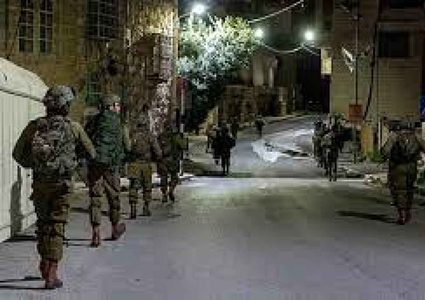 الاحتلال يداهم منزلين ويستولي على مركبة شرق بيت لحم