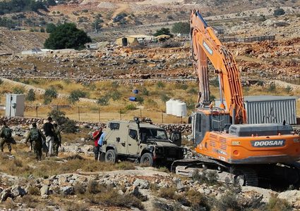 الاحتلال يستولي على حفّار في قرية نحالين غرب بيت لحم