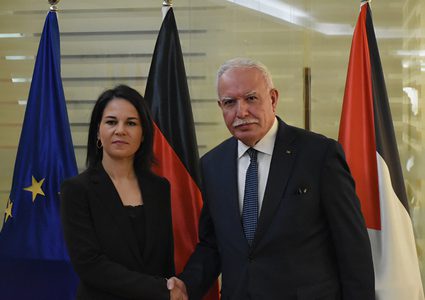 المالكي يطالب نظيرته الألمانية بالضغط لوقف العدوان على وتأمين دخول الاحتياجات