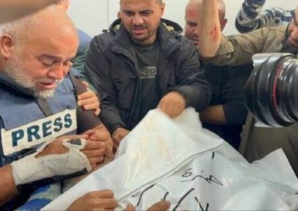 منح الدحدوح جائزة حرية الصحافة لعام 2024