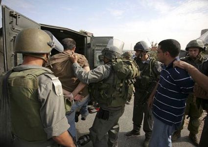 الاحتلال يعتقل 12 مواطنا من مدينة نابلس وقرية قبلان