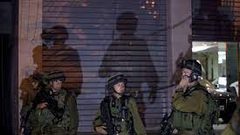 الاحتلال يداهم عددا من المنازل في بلدتي دورا ويطا